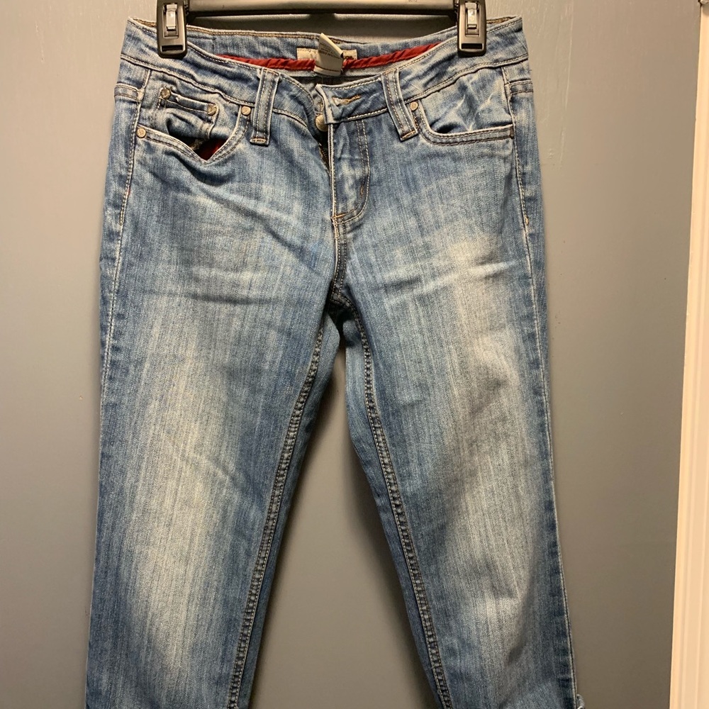 Light jean capris